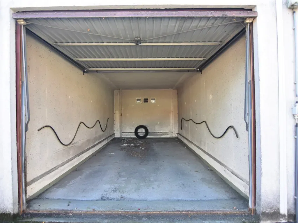 Garaaž - Garage Box near Roeselare Pharmacy
