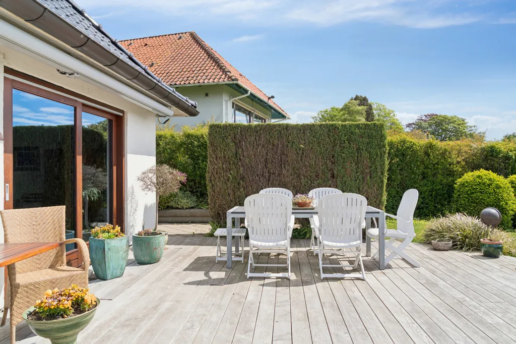 Terrasse - Villa with Private Beach and Lake in Snoghøj