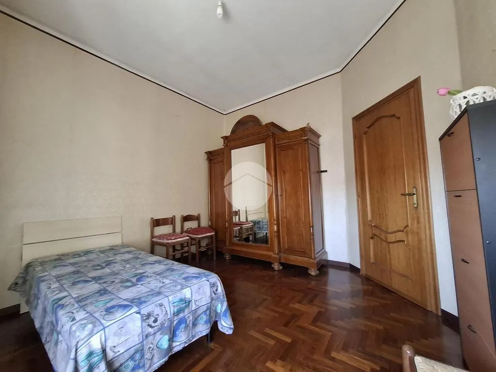 Camere da letto - Appartamento con balcone in centro a Voghera