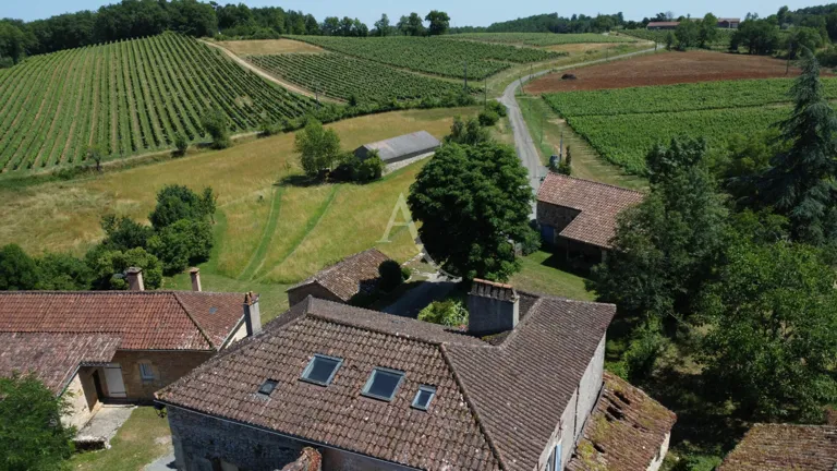 Maison en pierre rénovée avec vue sur la vallée à Albas