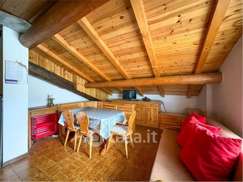 Salle à manger - Mountain View Apartment with Private Garage in Campodolcino