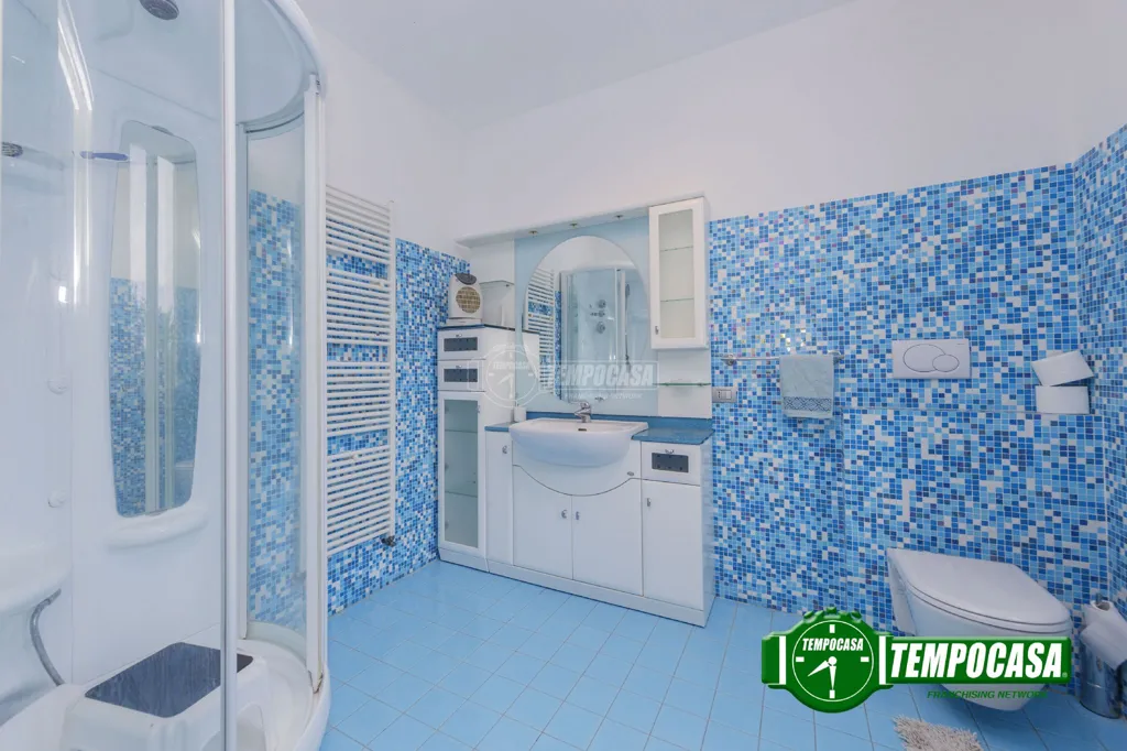 Salles de bain - Modern Villa with Garden in Piacenza