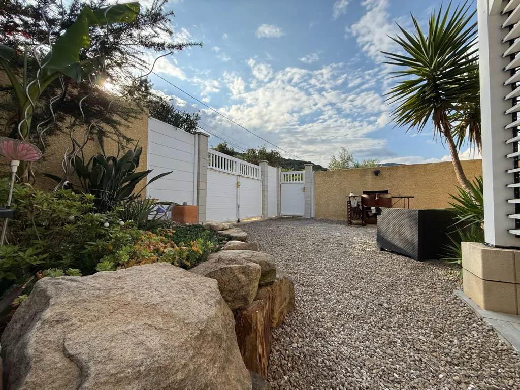 Terrass - Contemporary Villa with Large Garden in Usclas-du-Bosc