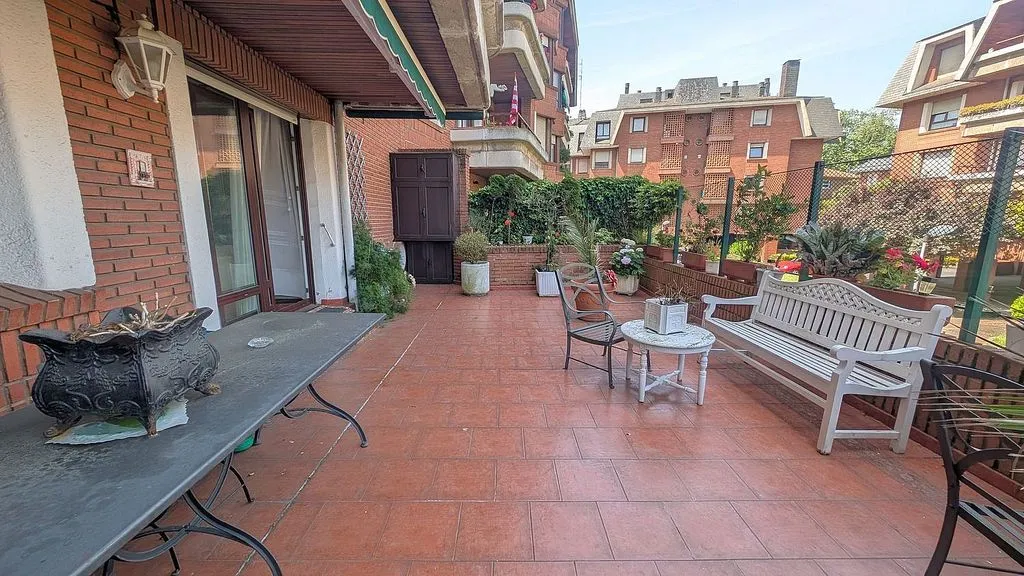 Terrass - 1-Bed Flat with Terrace in El Pinar