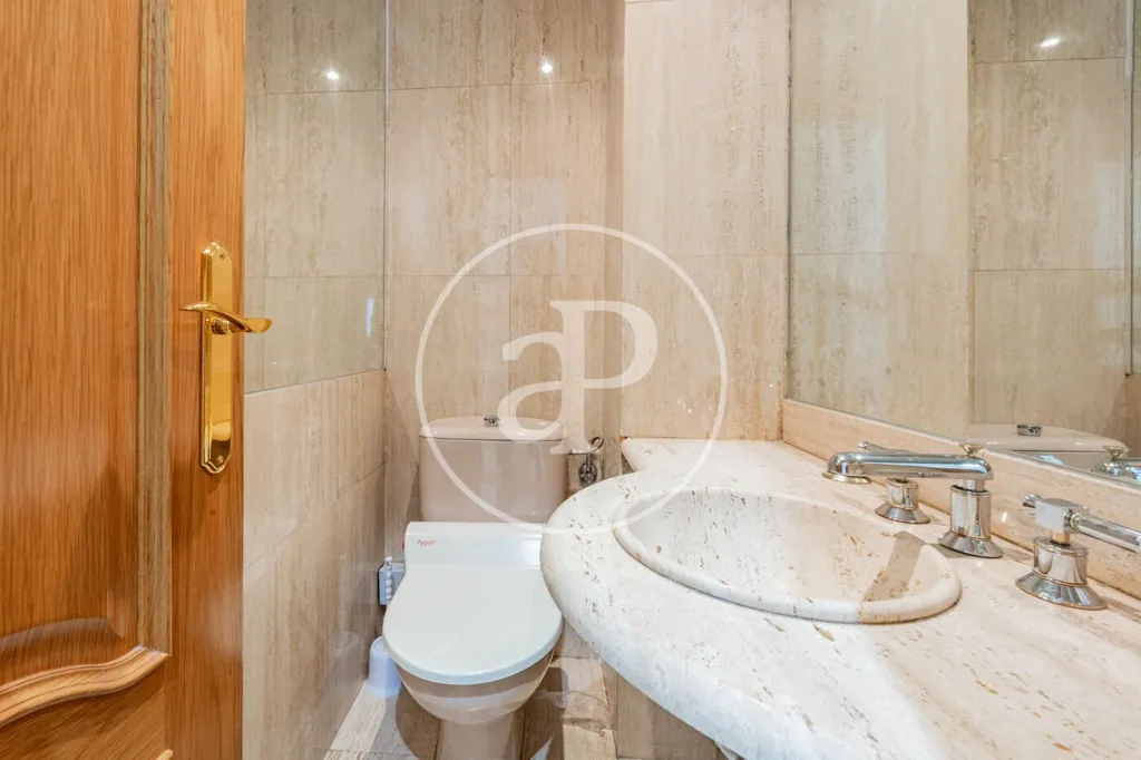 Bathrooms - 3-Bedroom Apartment near Retiro Park, Madrid