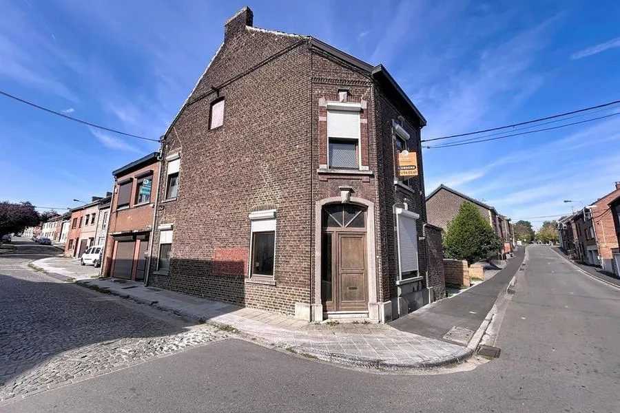 Extérieur - Maison à Rénover à Gilly avec Garage