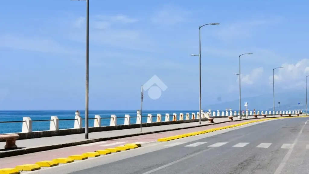 Seafront Apartment with Balcony in Paola