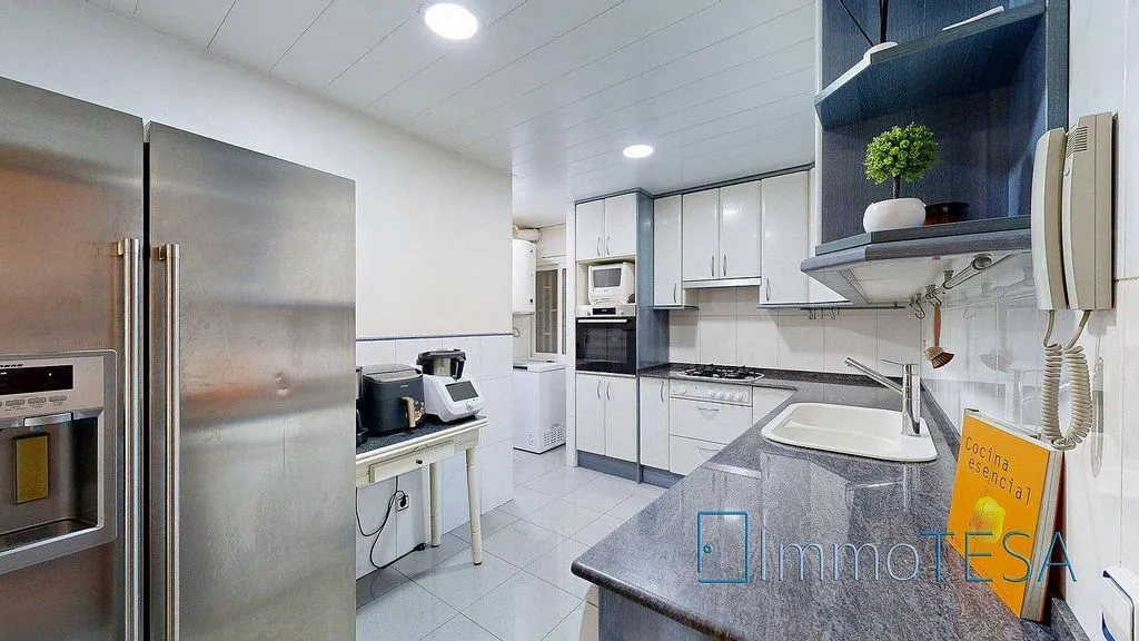 Cuisine - Apartment with Balcony in Barberà del Vallès