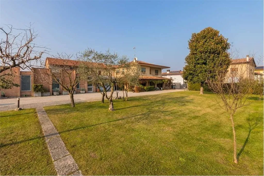 Luxury Villa with Workshop in Vazzola