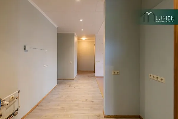 hallway_entrance