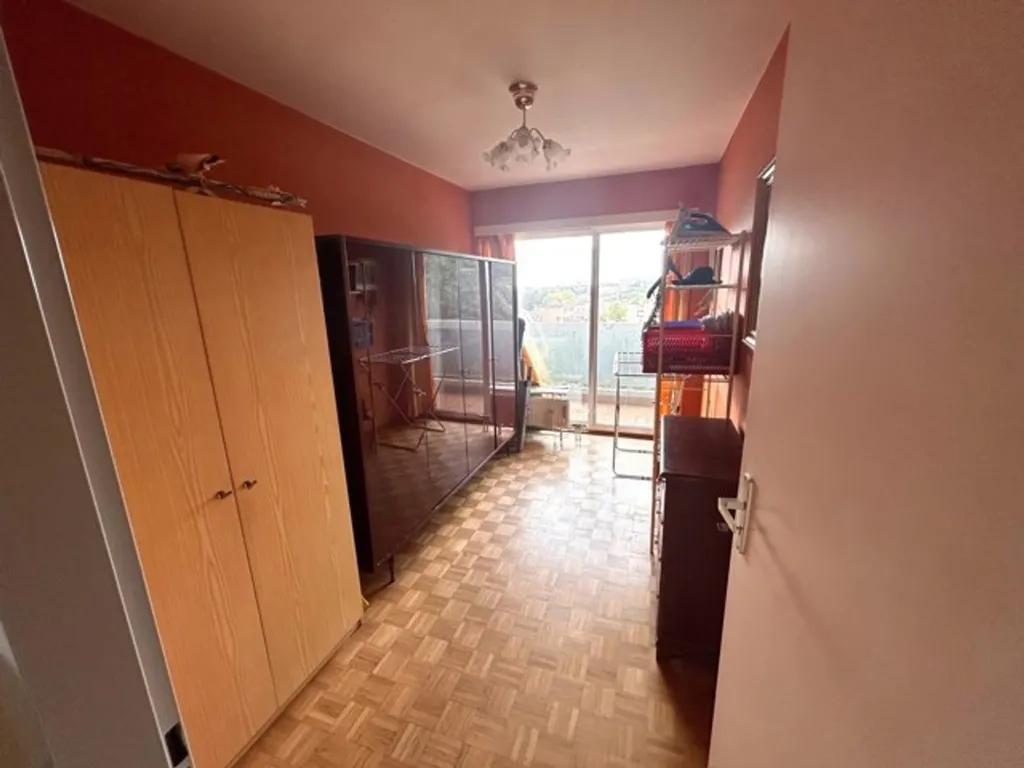 3-Bed Apartment with Garden View in Uccle