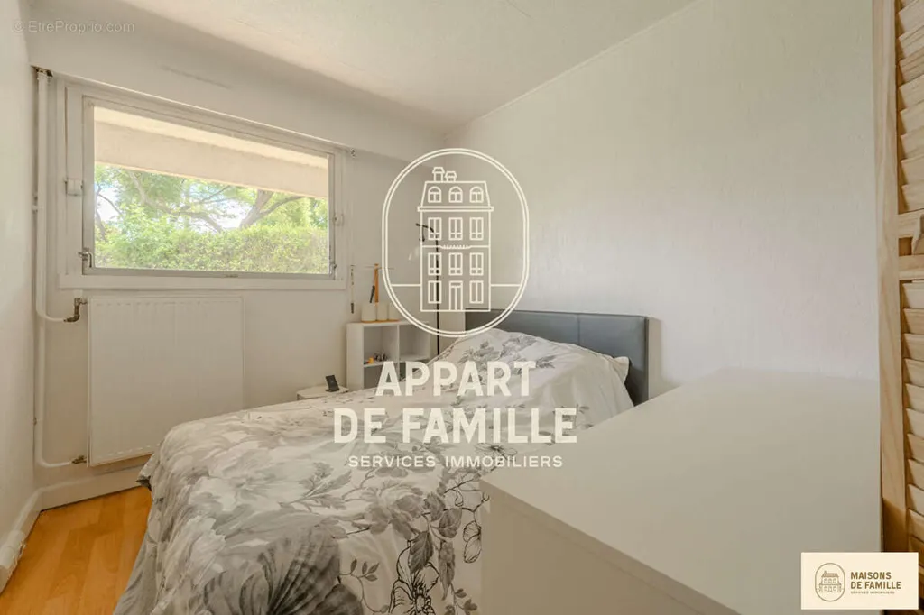 Chambres - Studio Lumineux dans Copropriété à Garches