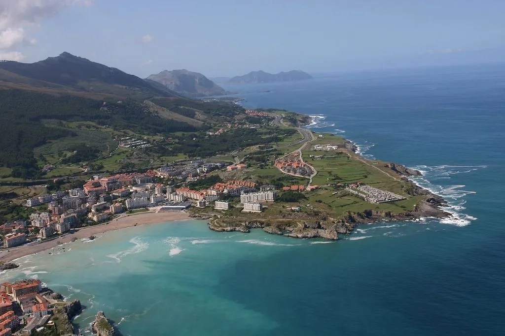 Apartment with Pool and Sea View in Castro Urdiales