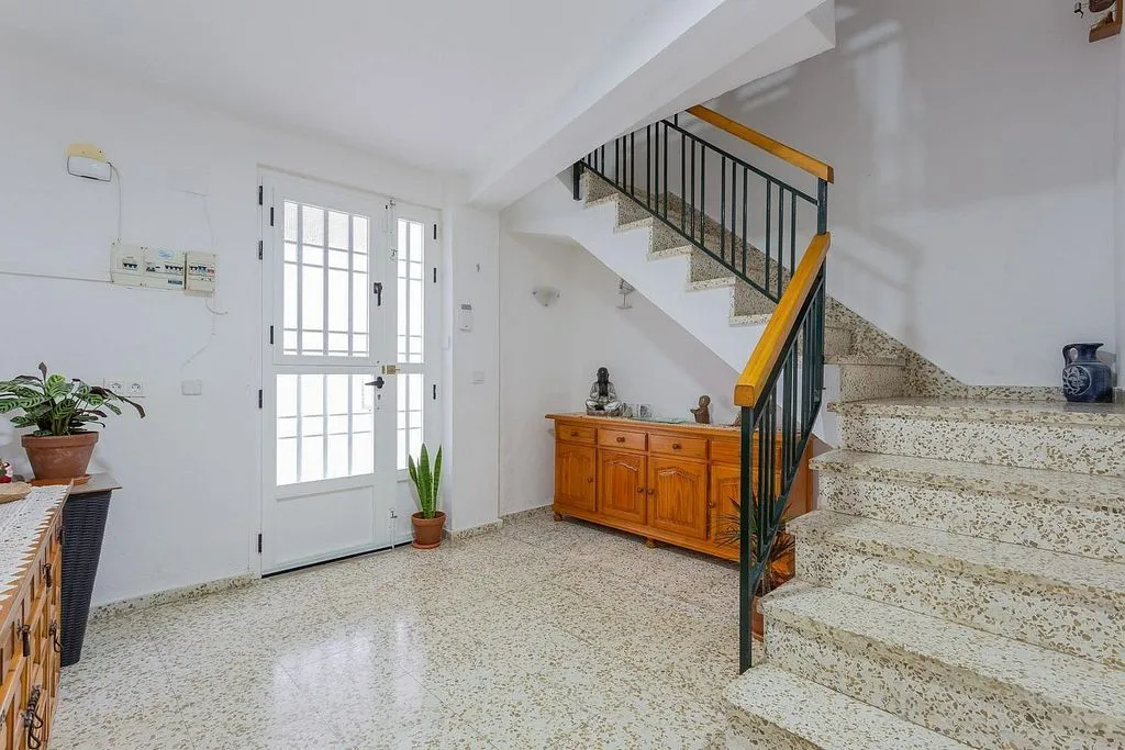 Pièces - Three-Bedroom House with Terrace in Ítrabo