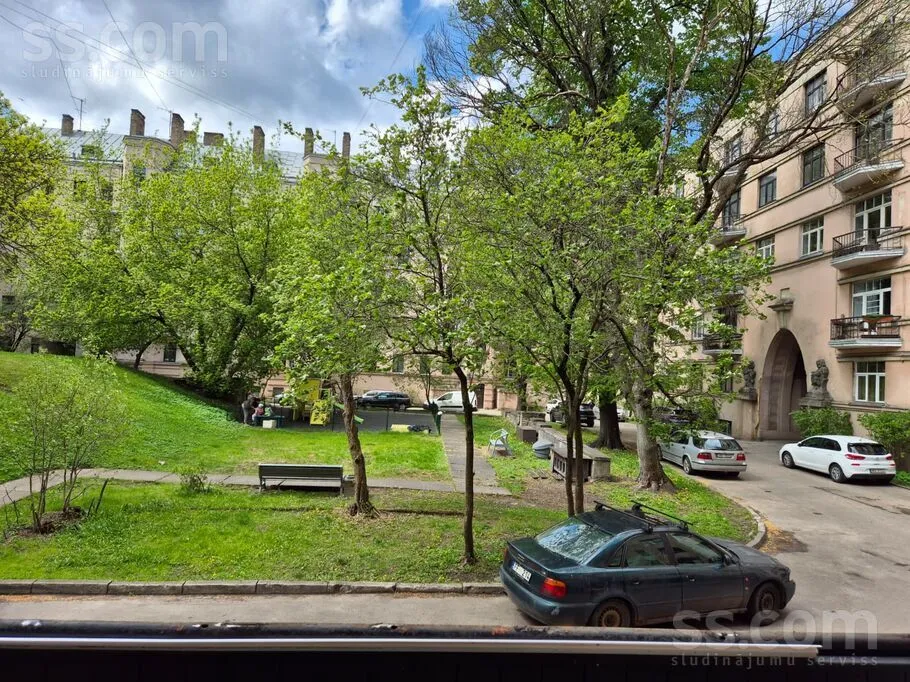 Rõdu - 4-Bedroom Apartment with Balcony in Riga Centre