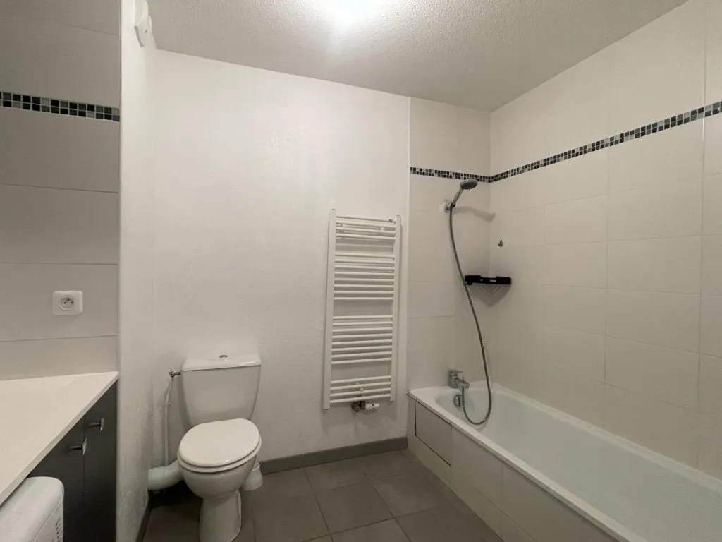Vannitoad - Two-Bedroom Apartment with Terrace in La Ramée