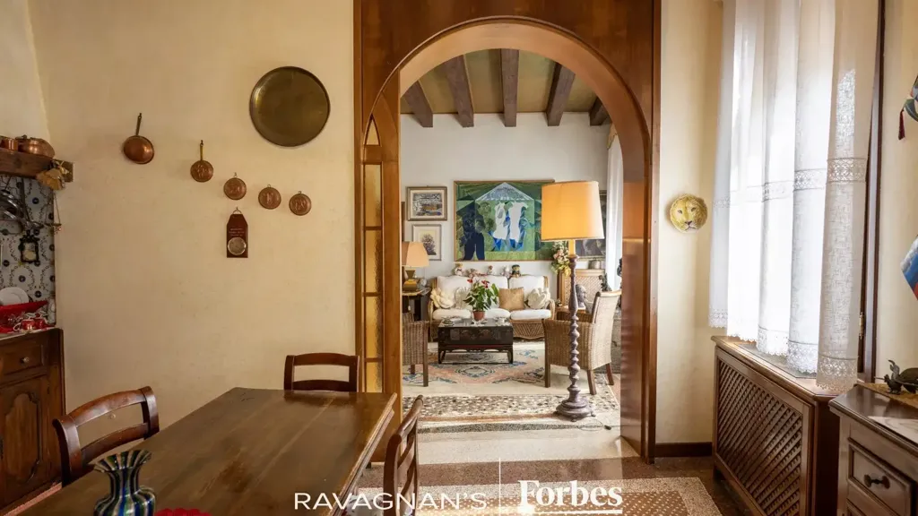 Dining Room - 10-Room Apartment with Canal View in Venice