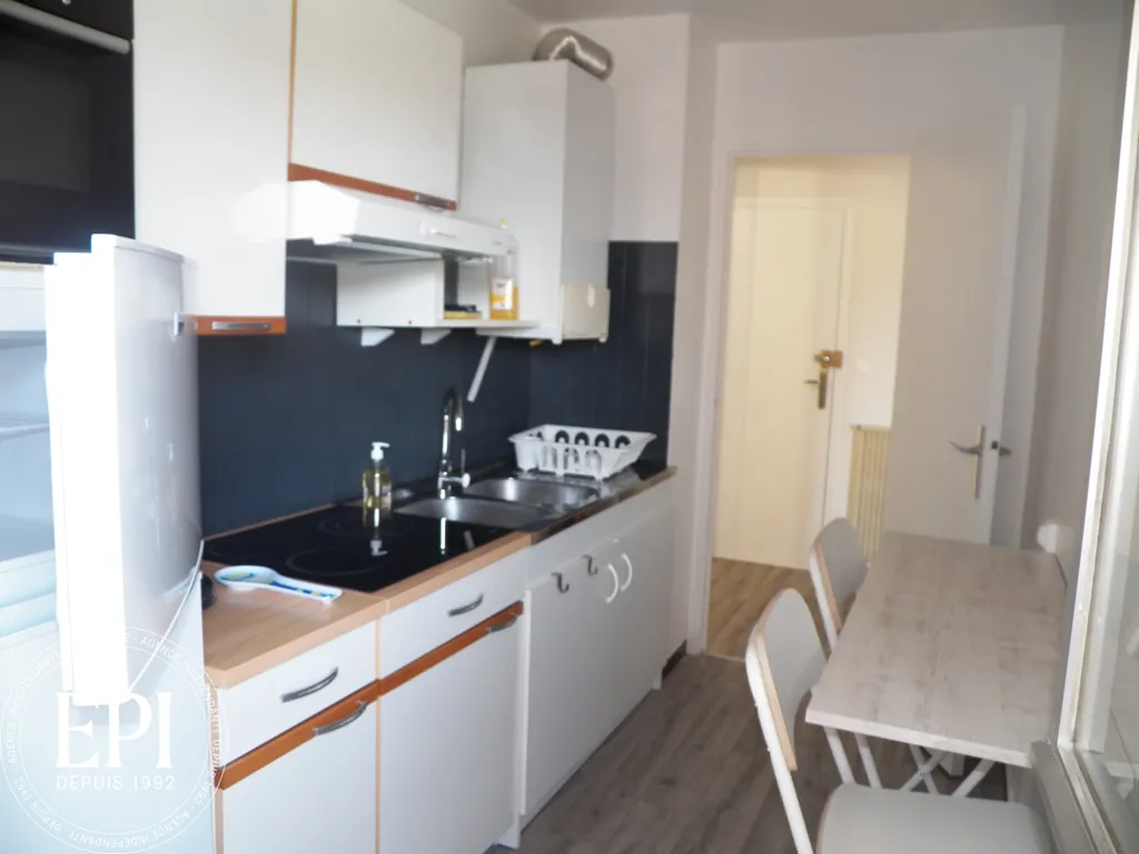Cucina - Furnished Flat with Balcony in Central Location