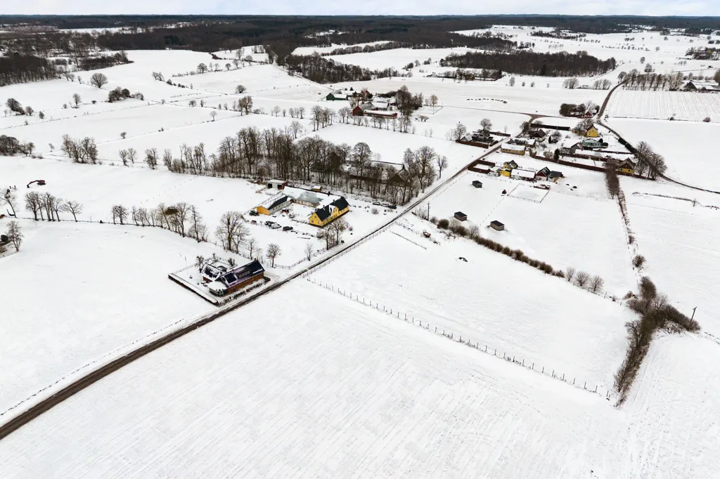 Vista aerea - Largely Undeveloped Farm with Stables in Stor
