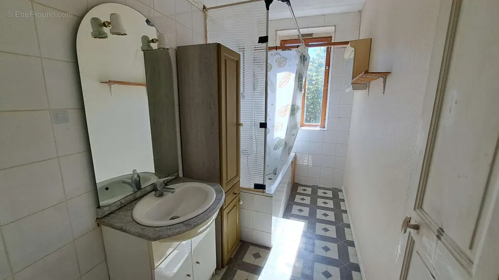 Bagni - Rustic House with Garden in Manzat