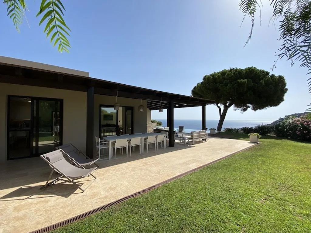 Terrazza - Luxury Villa with Sea View in Begur
