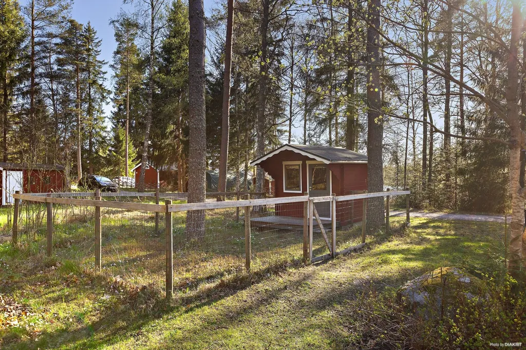 2-toaline maja asukohas Lekebergs kommun