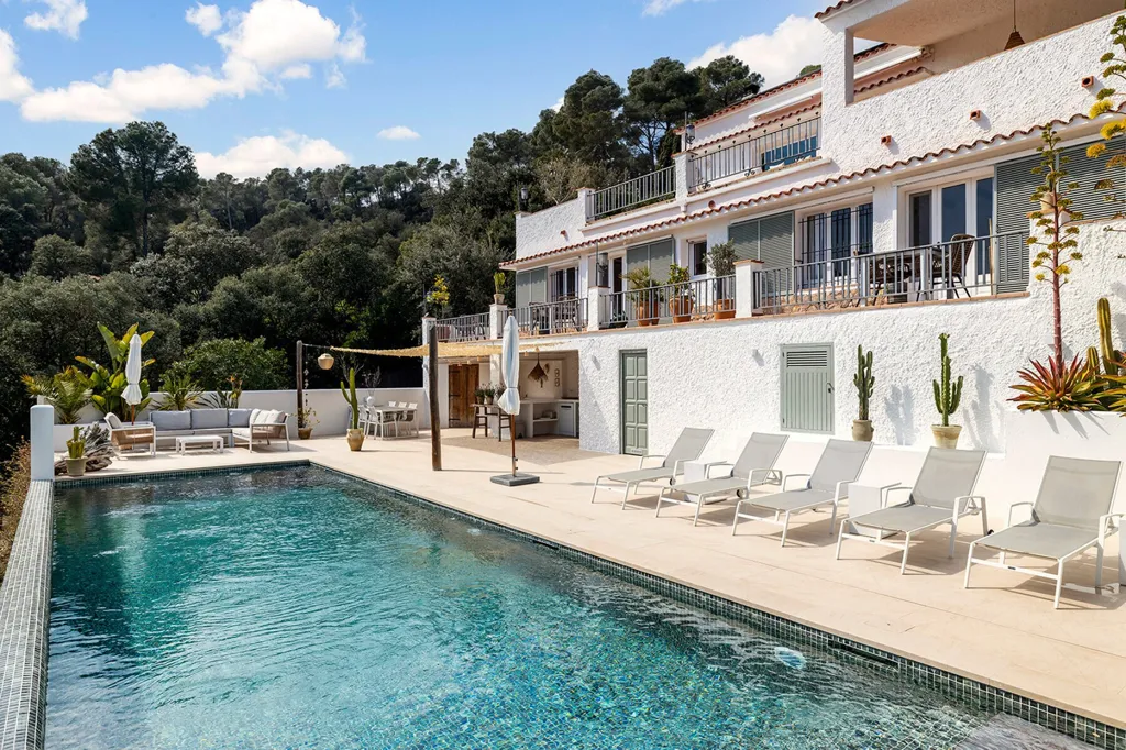 Piscine - Renovated Villa with Sea View in Vall-Llobrega