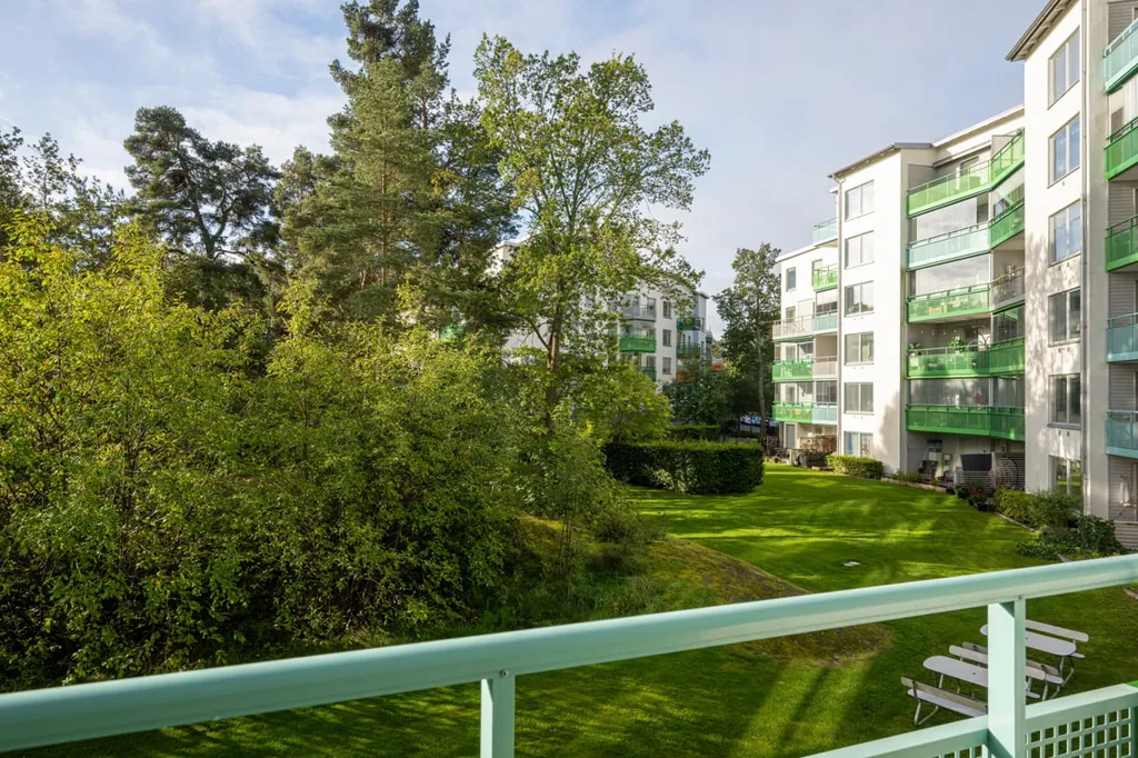 Rõdu - Two-Bedroom Flat with South Balcony in Långbro Park