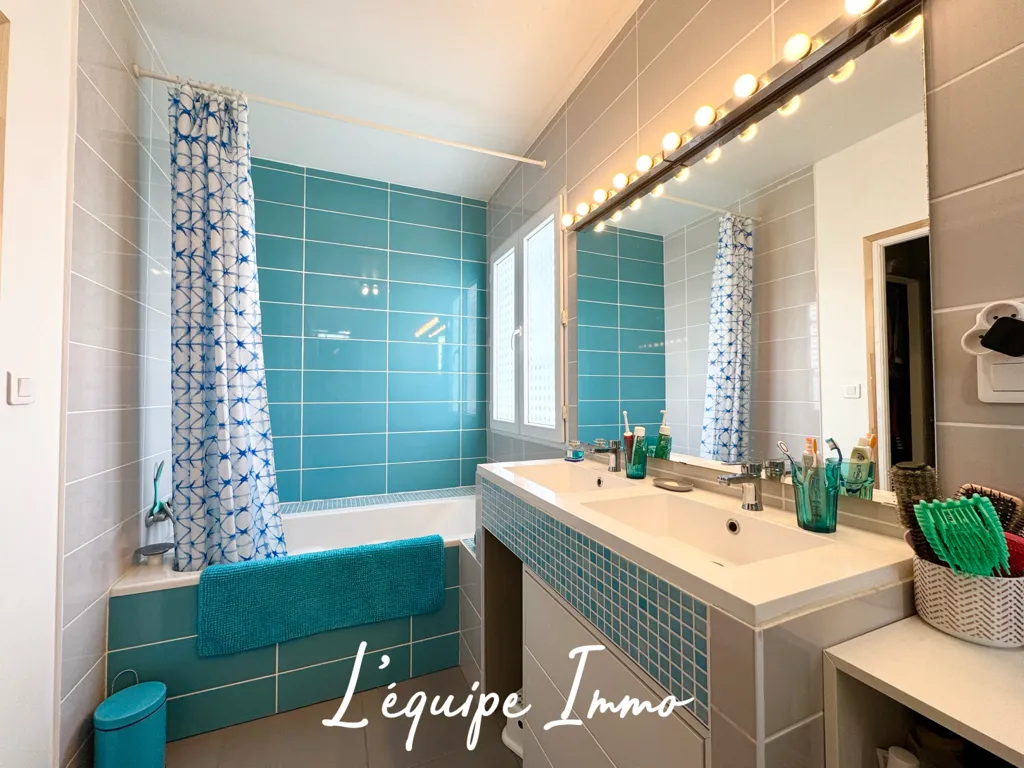 Salles de bain - Maison de 6 Pièces avec Jardin à Cadours