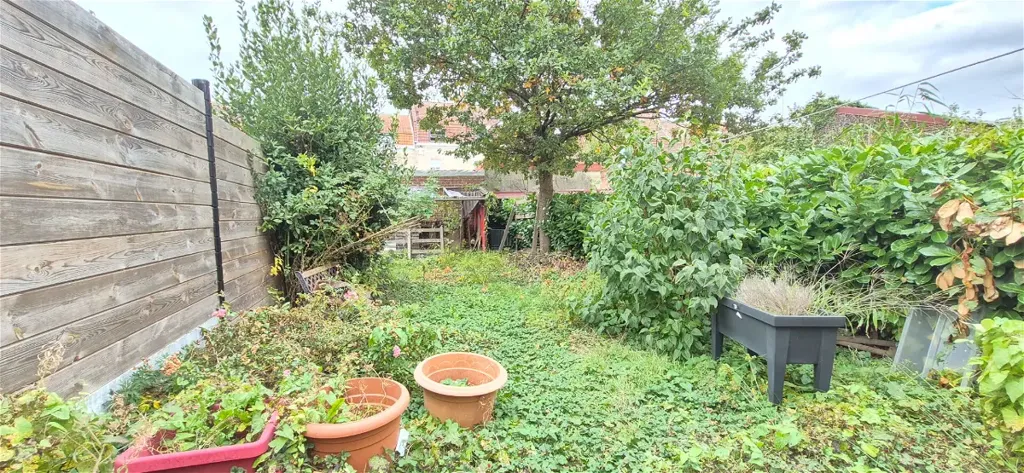 Aed - Charming 1930s House with Garden in Loos