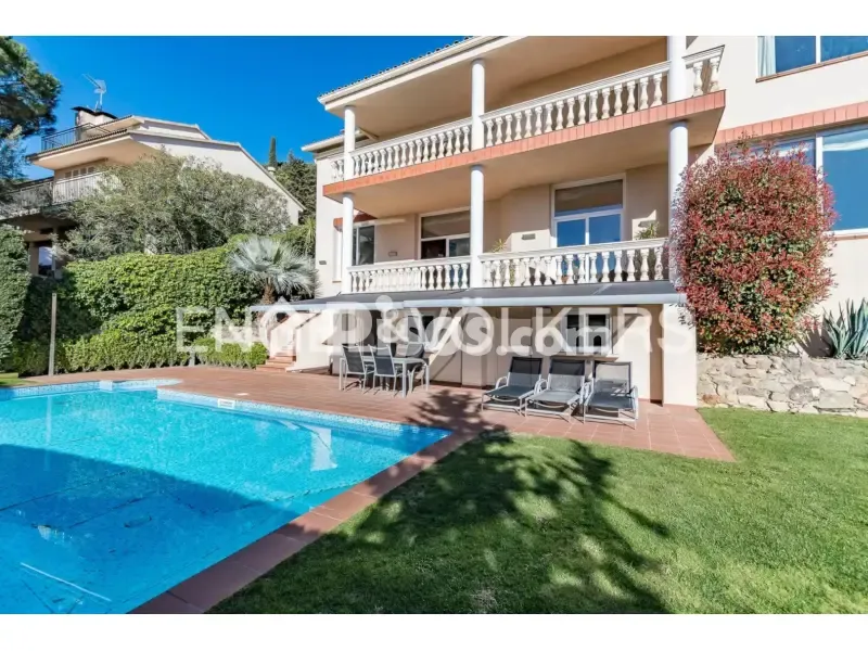 Bassein - Renovated Seafront House in Cabrils