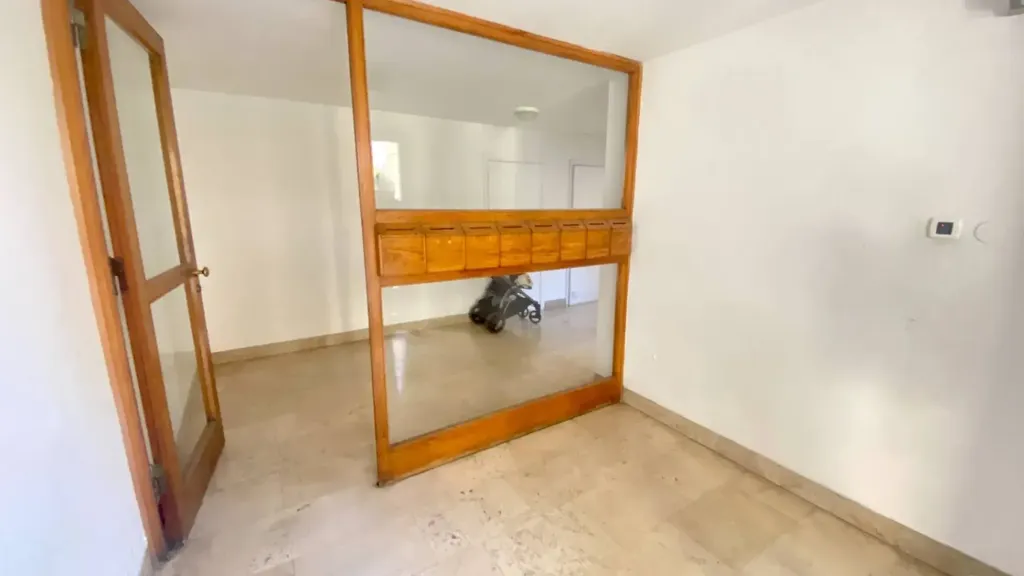 Esik - Apartment with Balcony in Fabriano