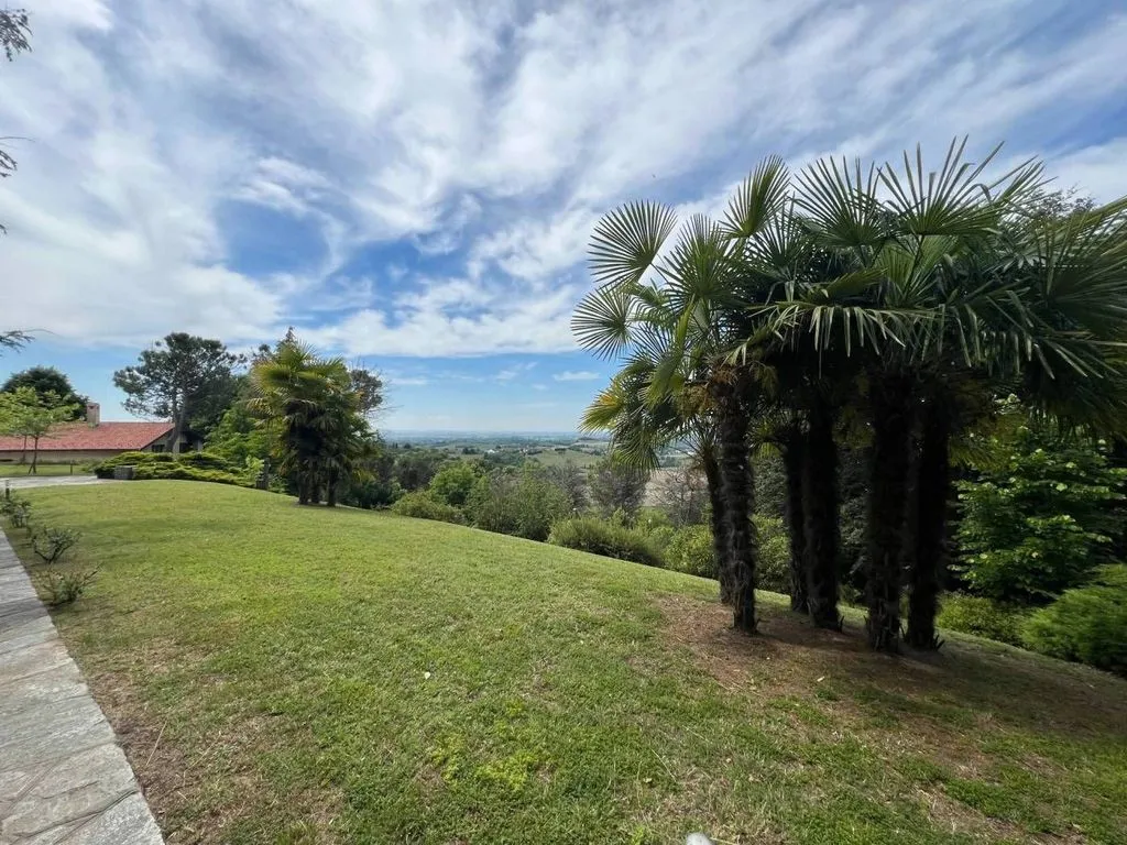 Jardin - Luxury Villa with Panoramic Views in Moncucco Torinese