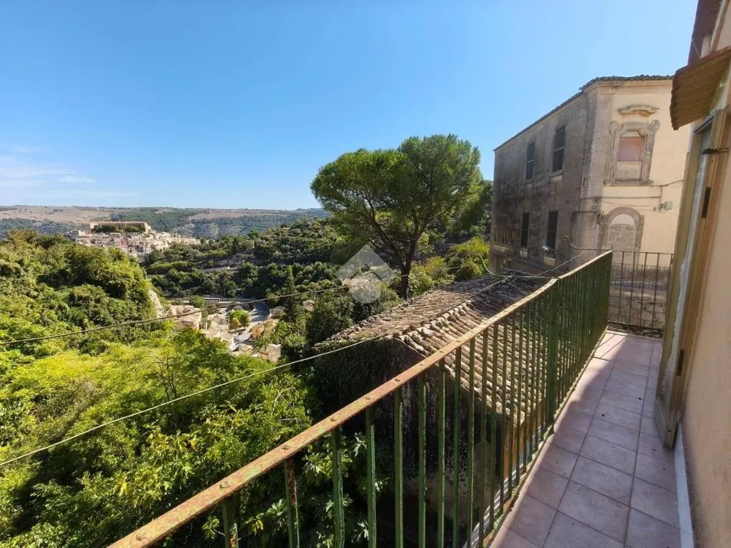 Rõdu - Independent House with Panoramic View in Ragusa