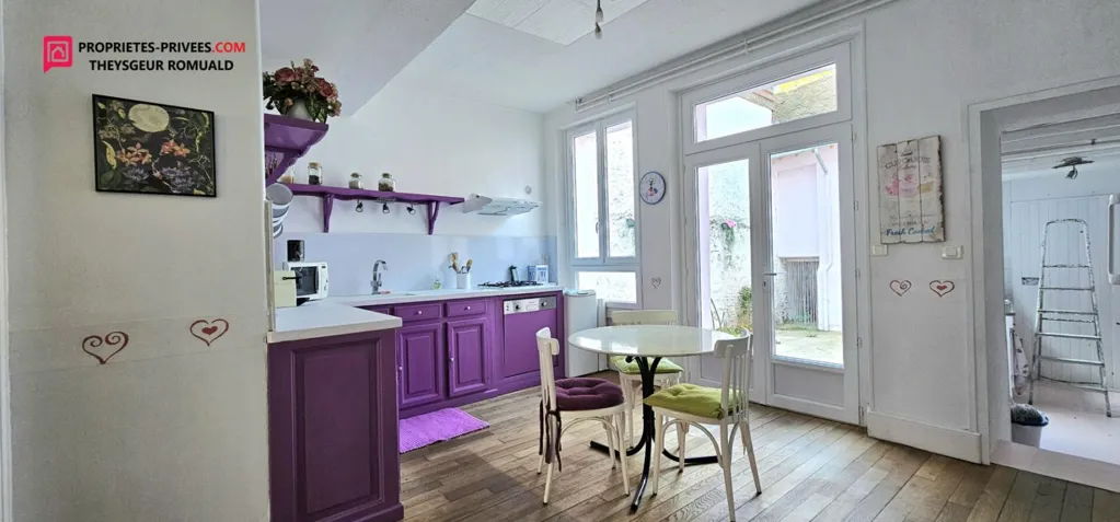 Köök - Charming Town House with Courtyard in Château Renard