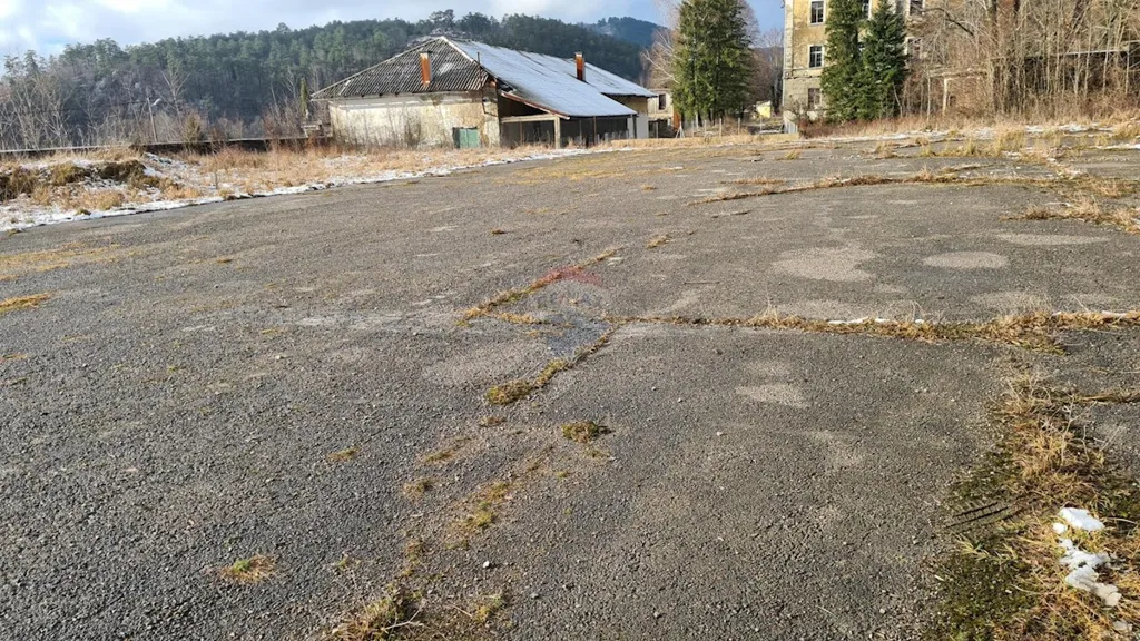 Aed - Commercial Plot with Asfaltiran Surface in Klana