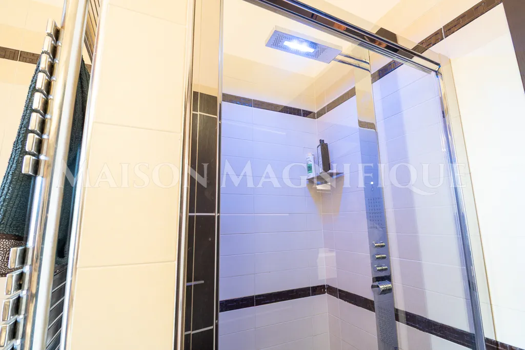 Bathrooms - Semi-detached House with Solar Panels in Argenta