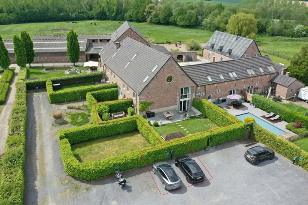 Aerial - Duplex with Garden in Monstreux