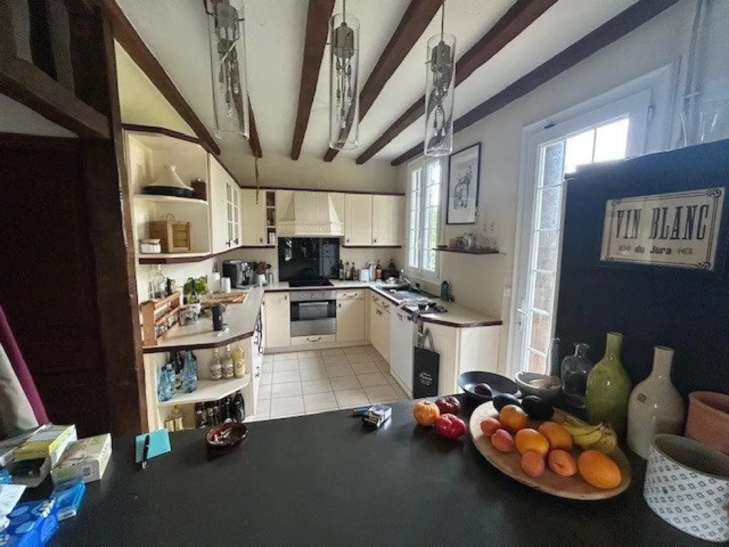 Cuisine - Maison avec piscine couverte à Étaimpuis