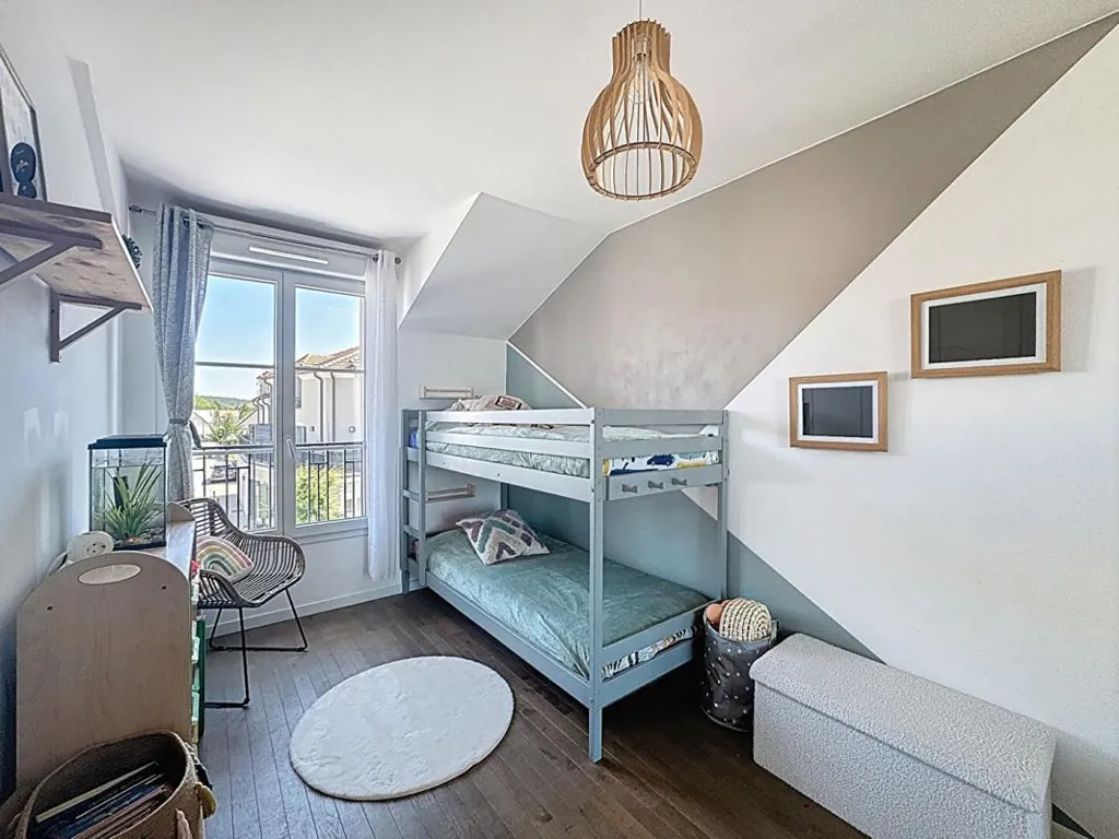 Chambres - Appartement 3 Pièces avec Balcon au Dernier Étage à la Lisière de la Forêt
