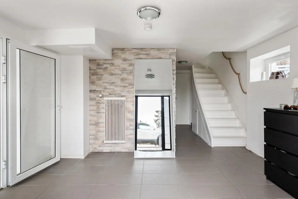 hallway_entrance