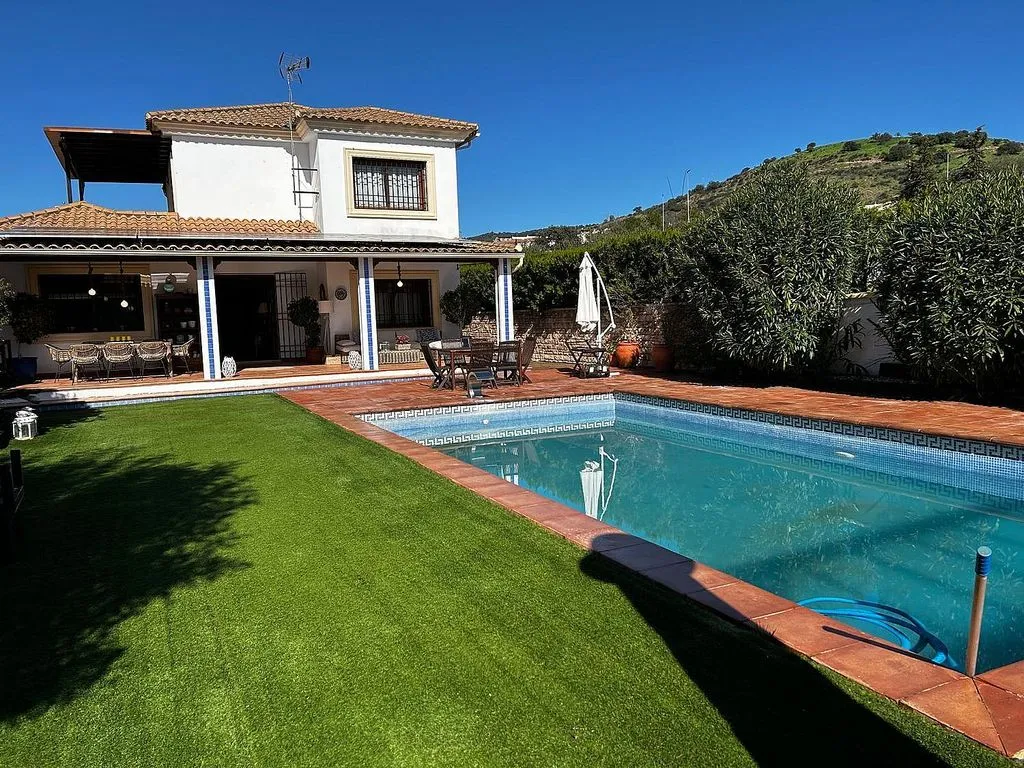 Piscine - Chalet with Pool and Terrace in Alcolea