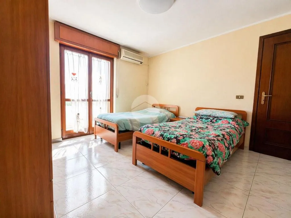 Chambres - Three-Bedroom Apartment with Balcony in Settimo