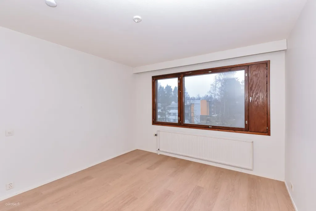 Toad - Top-Floor Flat with Balcony in Mikkola