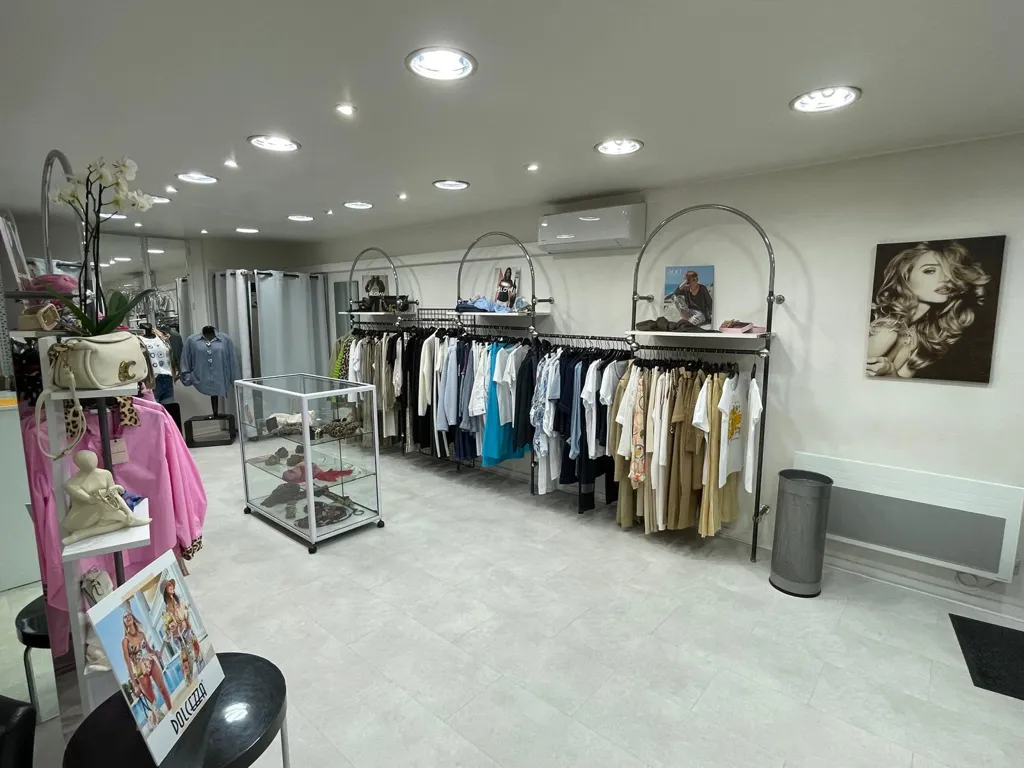 Toad - Retail Shop with Storage in Étampes