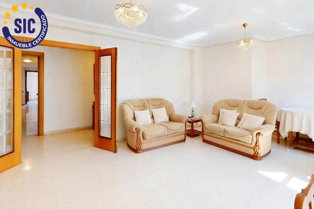 Séjour - Spacious Apartment with River View in Mont-Olivet