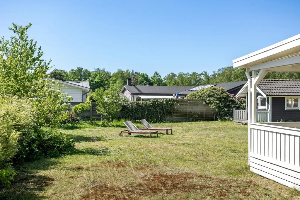 Aed - Villa with South-West Terrace in Vilshärad