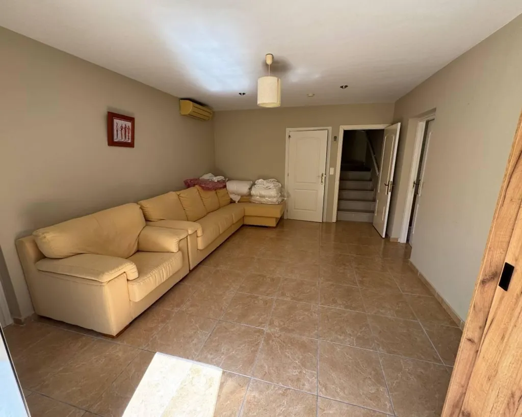 Elutuba - Seven-Bedroom Villa with Pool in Ciudad Quesada