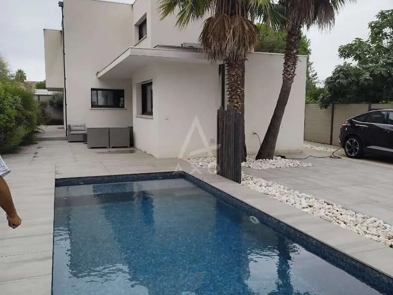 Piscine - Villa Contemporaine avec Piscine à Agde