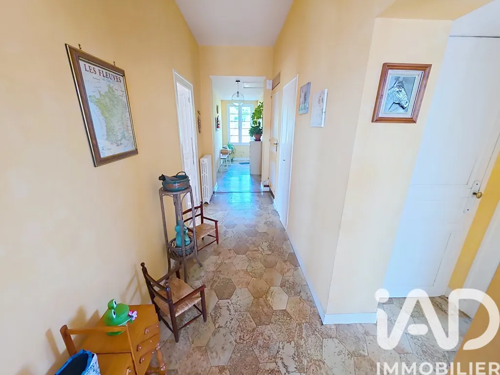 Hallway - Stone House with River View in Javerlhac
